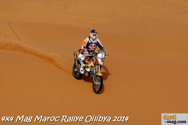 Marc Coma KTM (n°2) remporte la victoire de la 15ème édition du OiLibya du Maroc à Marrakech au terme de 6 jours de course. Il décroche ainsi le titre de Champion du Monde FIM 2014.